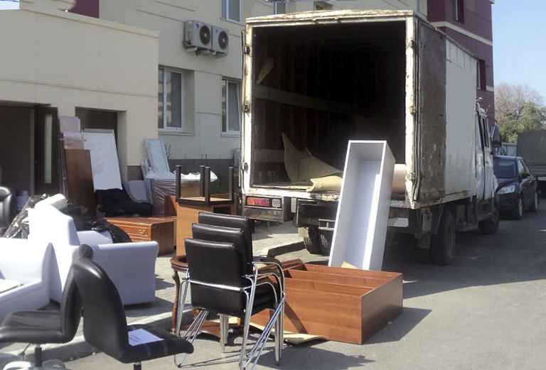 Заказ грузовой газели для доставки мебели : Кровать по Омску