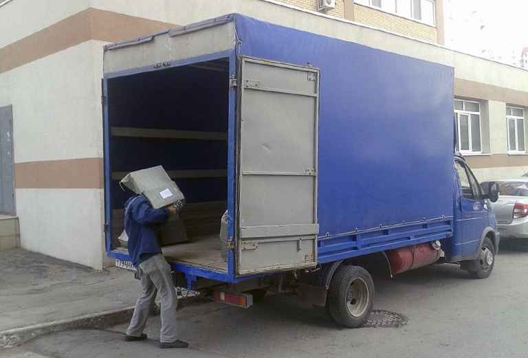транспортировка картонной коробки дешево догрузом из Москвы в Гатчину